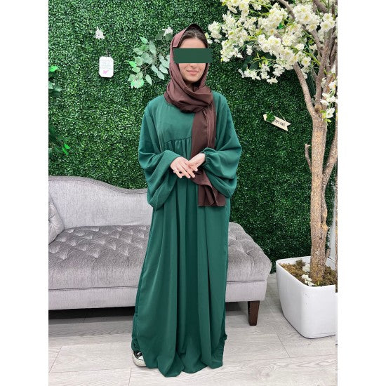 Abaya à découpe horizontale avec manches bouffantes en soie de Médine